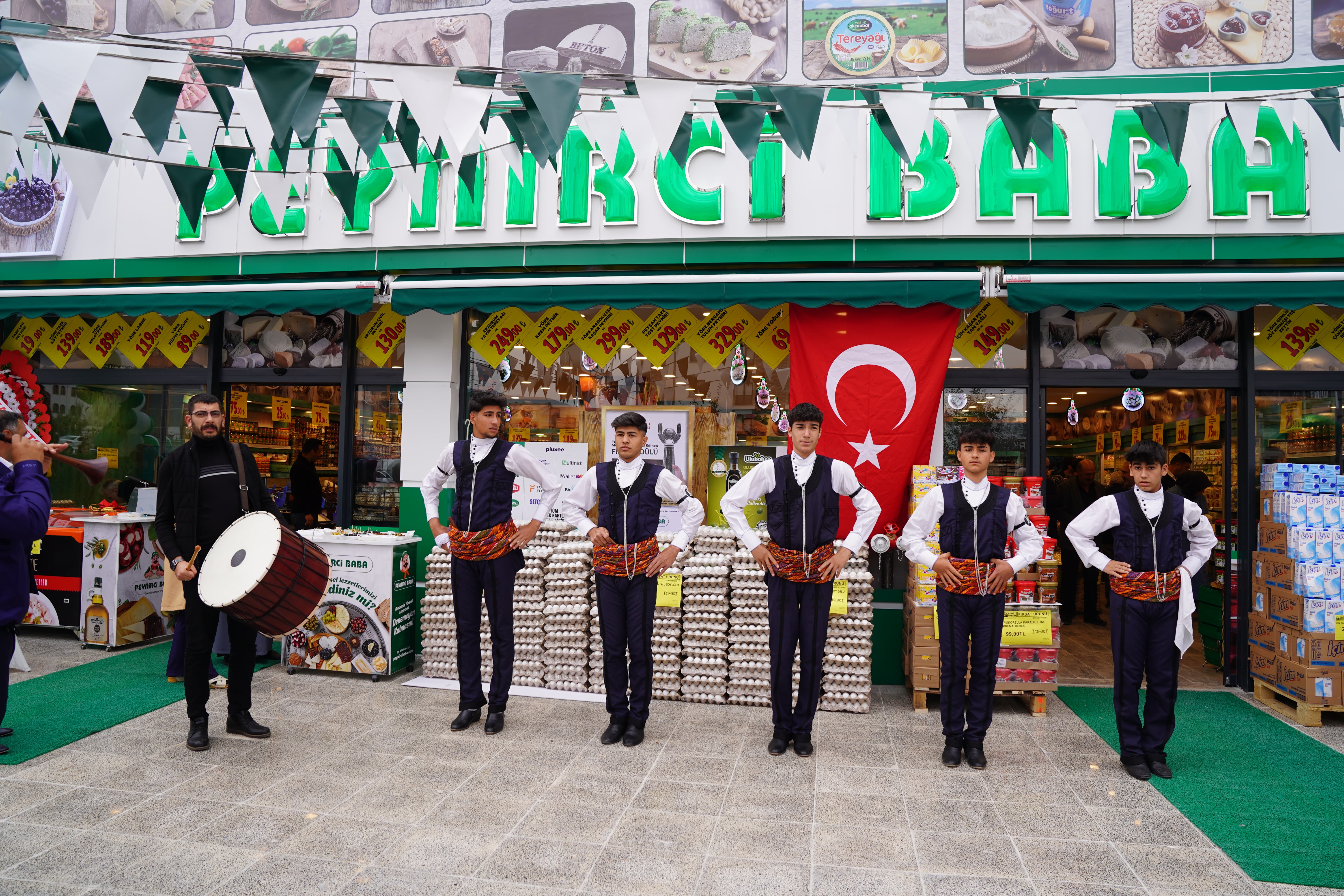 Peynirci Baba Erzurum' da Büyümeye Devam Ediyor!